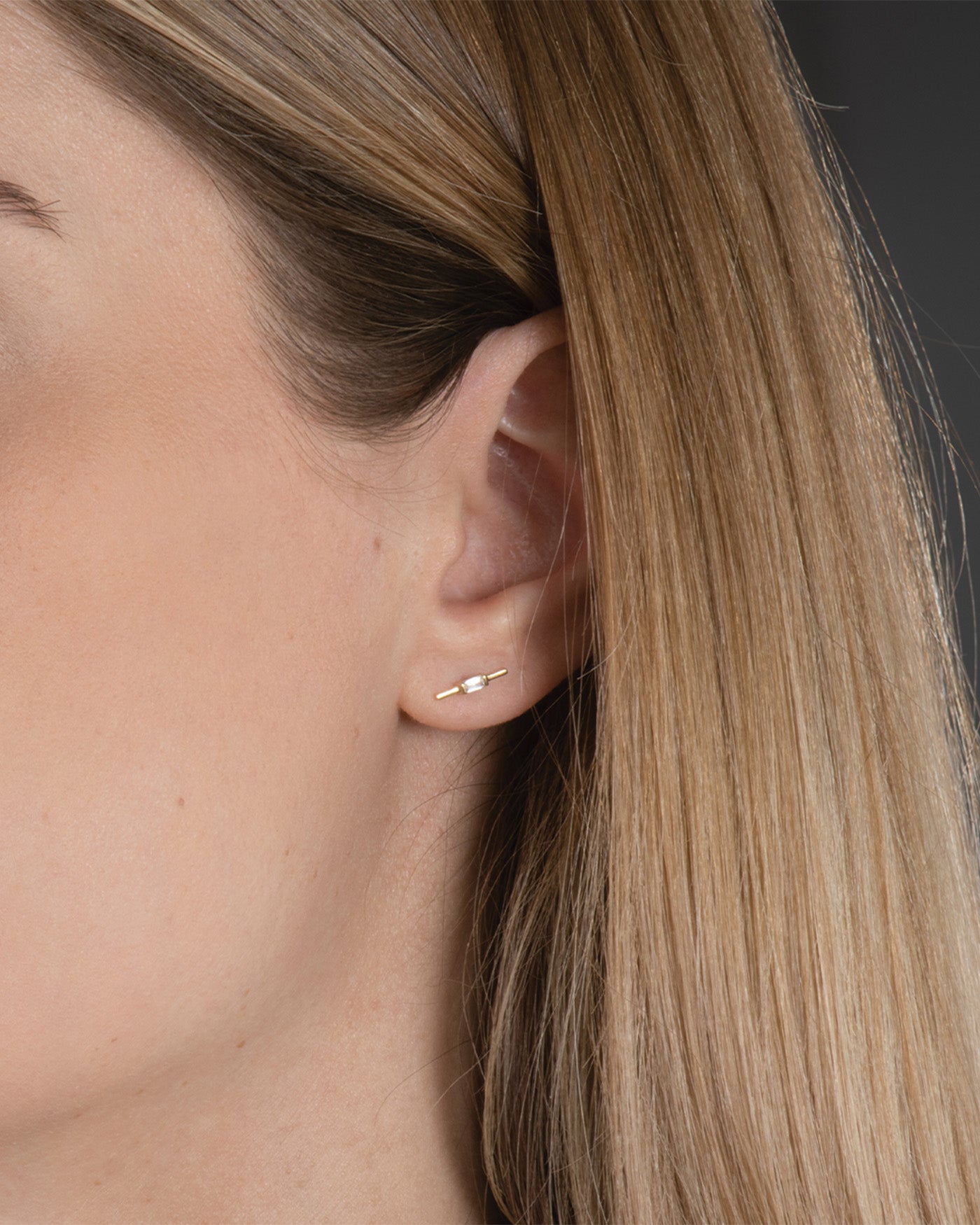 14K Gold White Sapphire Stud