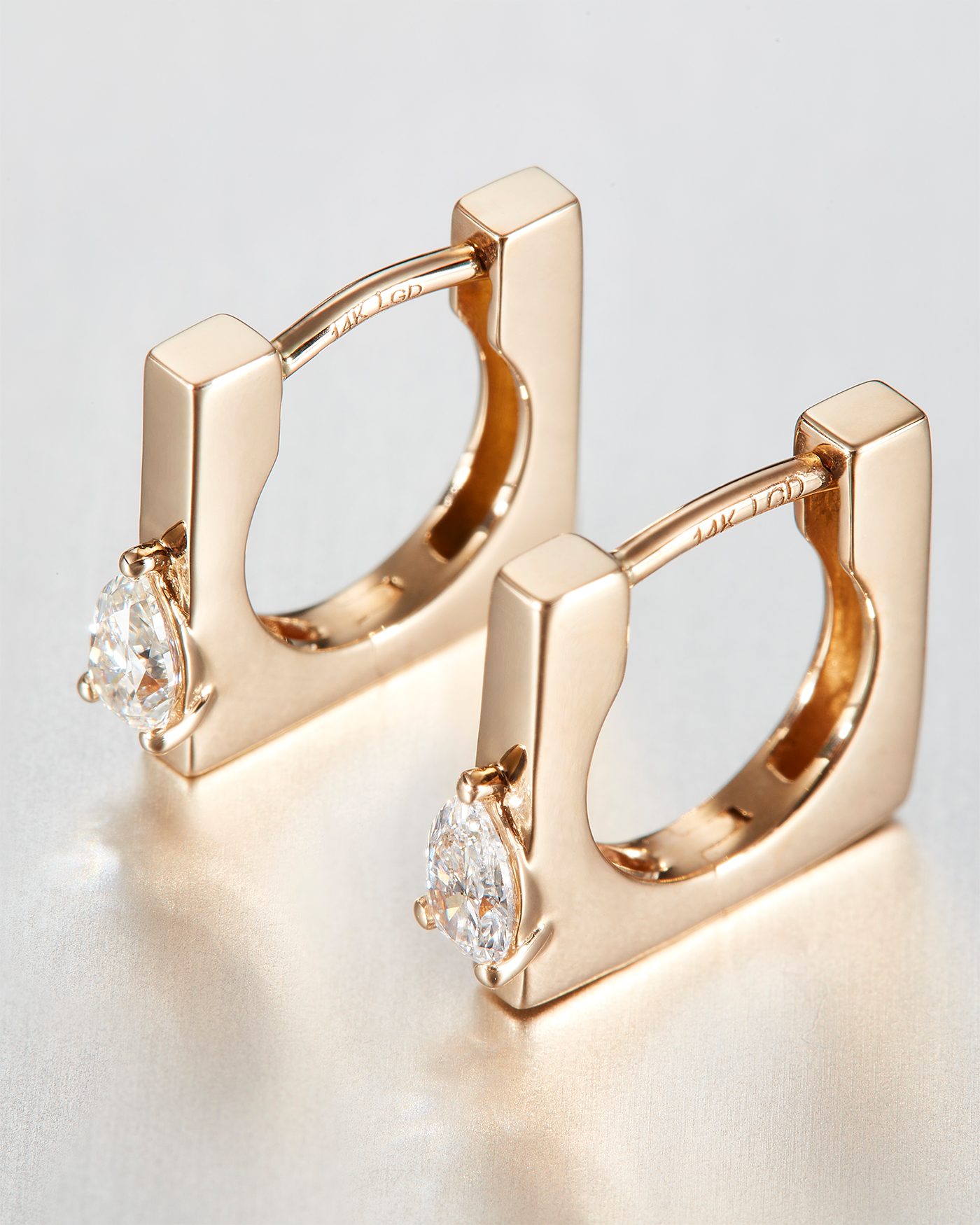 JENNY BIRD ジェニーバード STEVIE HUGGIES ピアス 14K Gold Lab Grown Diamond Huggies | 14 Karat Gold Huggie Earrings