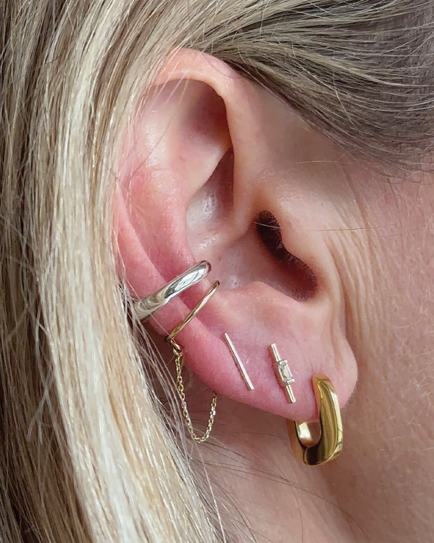 14K Gold White Sapphire Stud