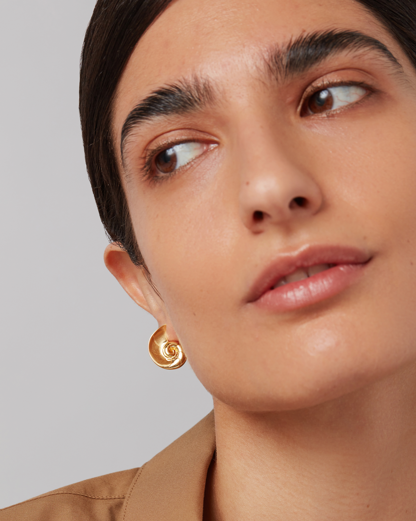 JENNY BIRD ディランピアス Dylan Earrings | Medium Gold Nautilus Earrings | JENNY BIRD