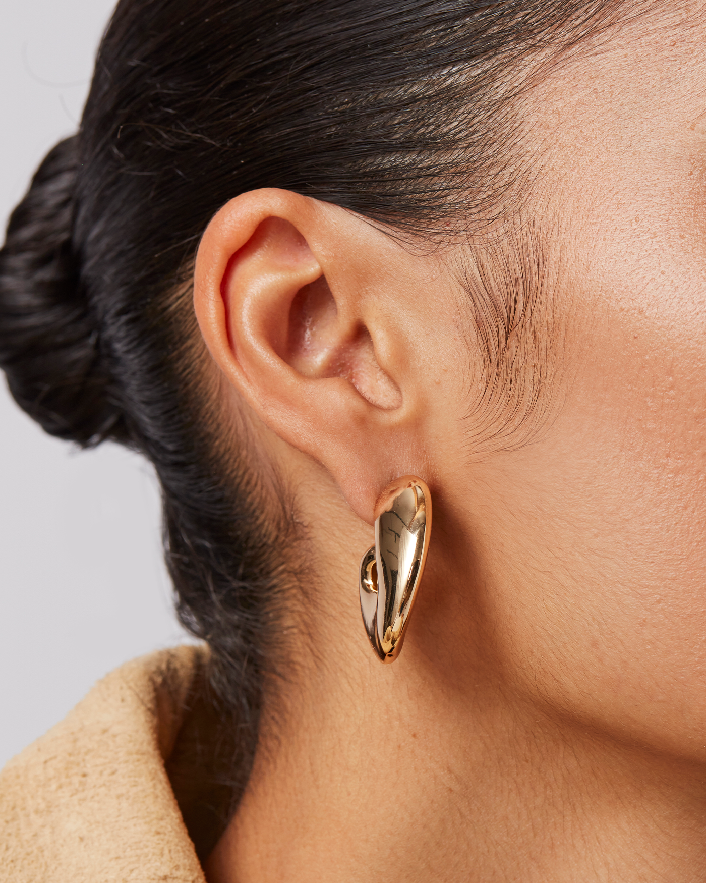 JENNY BIRD ジェニーバード Gigi Hoop ピアス Gigi Hoop Earrings Gold | Chunky, Lightweight | JENNY BIRD