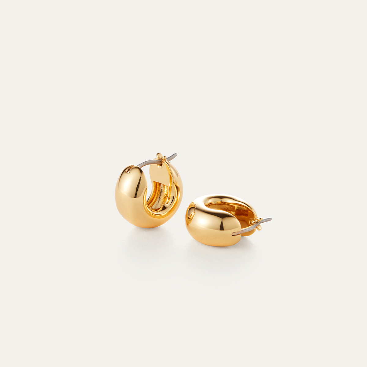 JENNY BIRD ミニ トーム フープ Mini Tome Hoops Gold | Thick Huggie Earrings | JENNY BIRD
