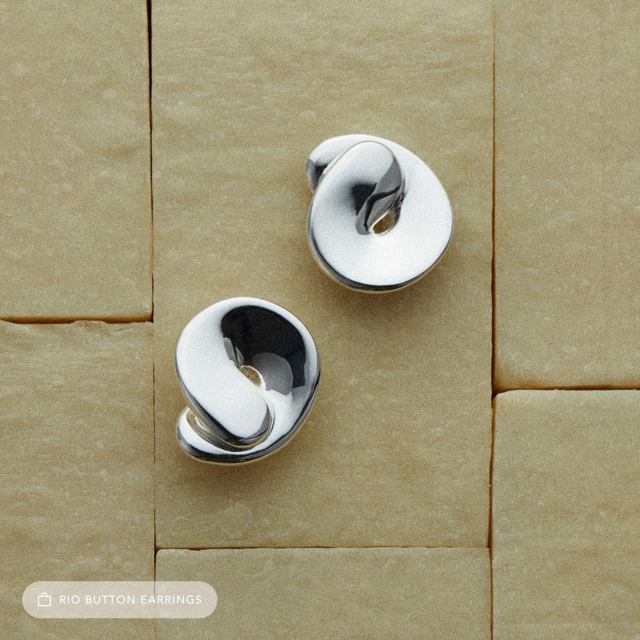 【JENNY BIRD】Rio Button Earrings リオ ボタン ピアス Rio Button Earrings | Large Silver Studs | JENNY BIRD