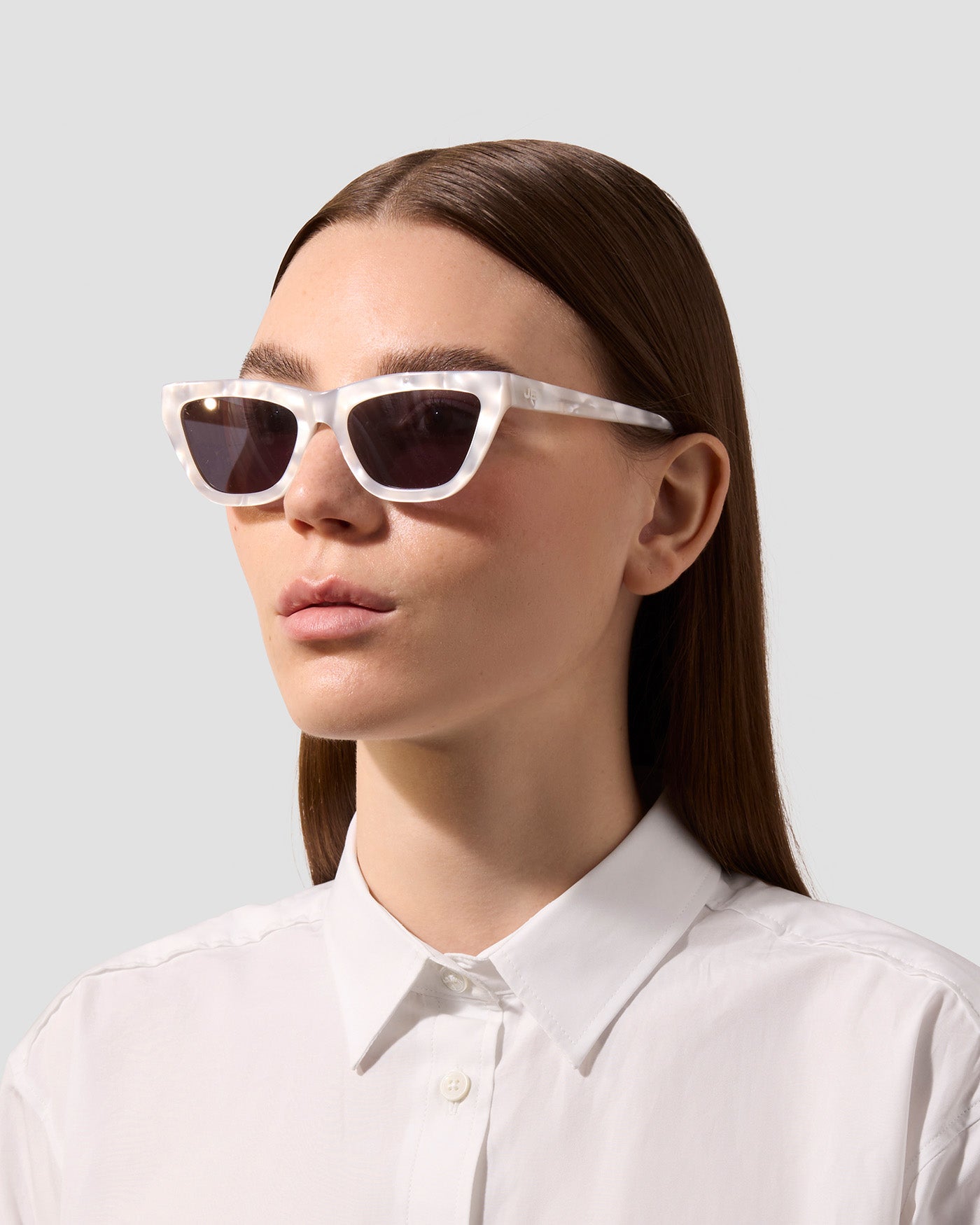 Fendi Blink Half-Rim Pearl Cat-Eye Sunglasses (1.840 BRL) ❤ liked on  Polyvore featuring accessories, eyewear, sunglasses, pearl s… | Fendi,  Clothes design, Shoe bag